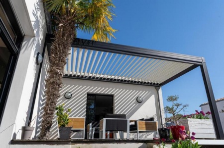Pergola bioclimatique &agrave; Verdun, un choix judicieux pour votre ext&eacute;rieur